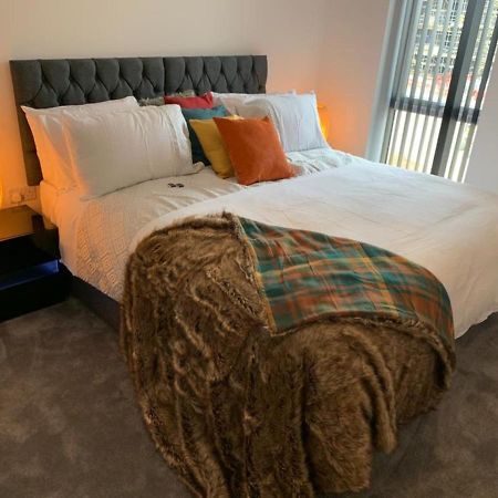 Lakeside 2 Bed Luxury Apartment No Parties No Events Early Check-In Late Check- Out Allowed West Thurrock Kültér fotó