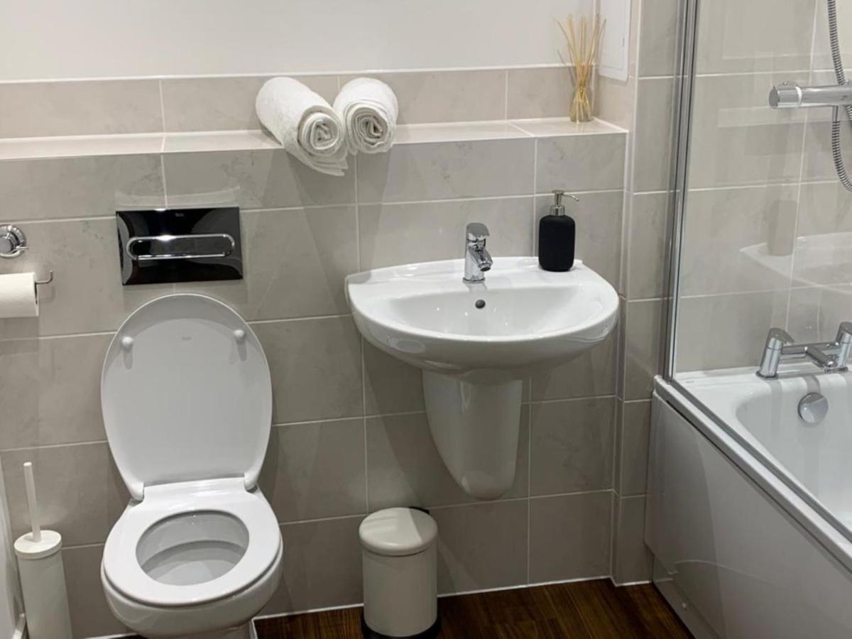 Lakeside 2 Bed Luxury Apartment No Parties No Events Early Check-In Late Check- Out Allowed West Thurrock Kültér fotó