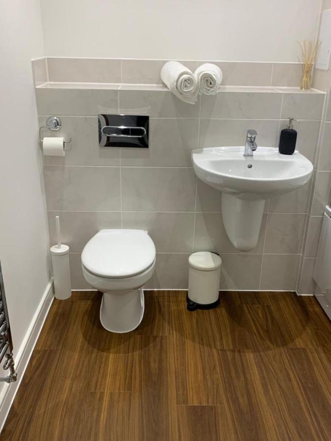 Lakeside 2 Bed Luxury Apartment No Parties No Events Early Check-In Late Check- Out Allowed West Thurrock Kültér fotó