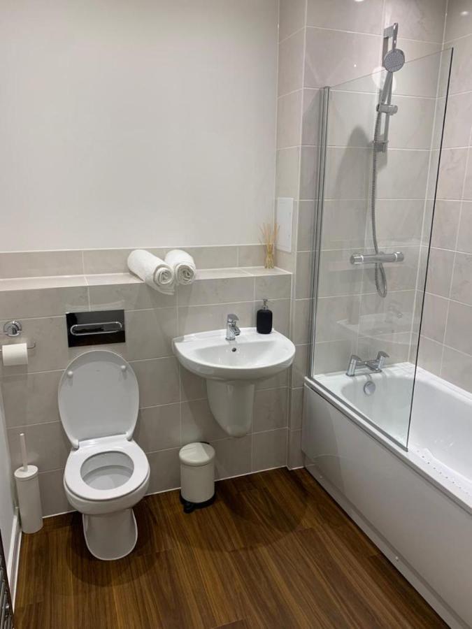 Lakeside 2 Bed Luxury Apartment No Parties No Events Early Check-In Late Check- Out Allowed West Thurrock Kültér fotó