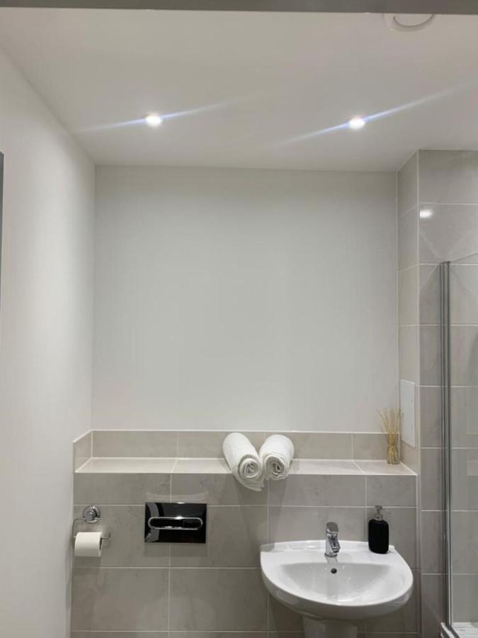 Lakeside 2 Bed Luxury Apartment No Parties No Events Early Check-In Late Check- Out Allowed West Thurrock Kültér fotó
