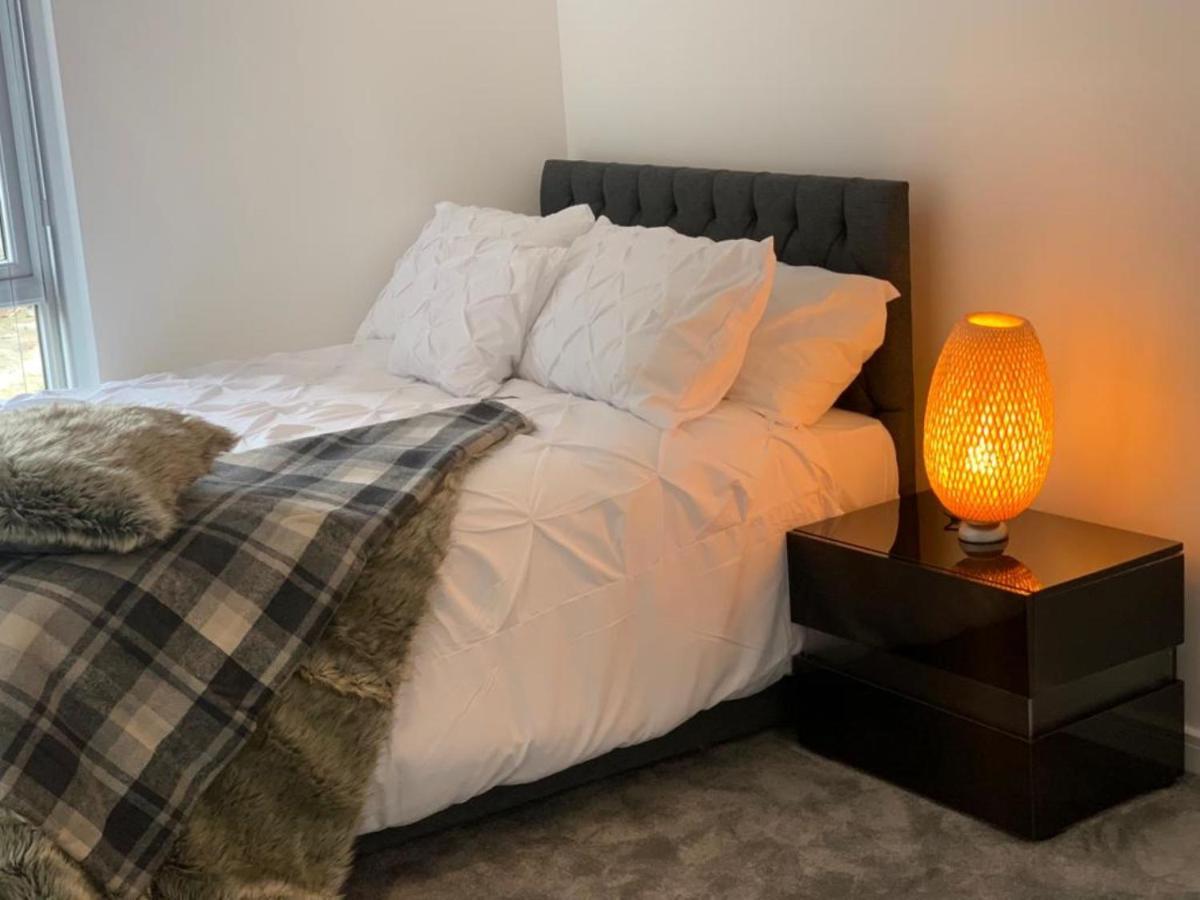 Lakeside 2 Bed Luxury Apartment No Parties No Events Early Check-In Late Check- Out Allowed West Thurrock Kültér fotó