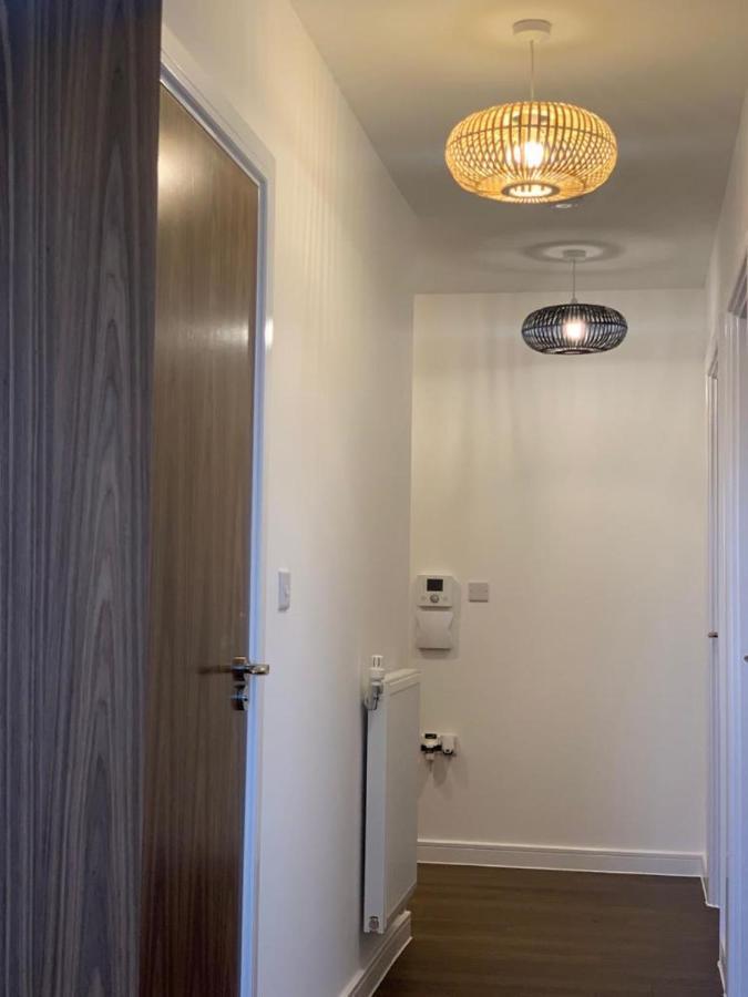 Lakeside 2 Bed Luxury Apartment No Parties No Events Early Check-In Late Check- Out Allowed West Thurrock Kültér fotó