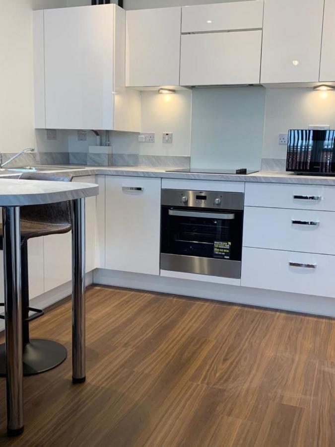 Lakeside 2 Bed Luxury Apartment No Parties No Events Early Check-In Late Check- Out Allowed West Thurrock Kültér fotó