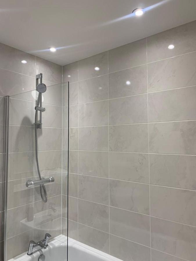 Lakeside 2 Bed Luxury Apartment No Parties No Events Early Check-In Late Check- Out Allowed West Thurrock Kültér fotó