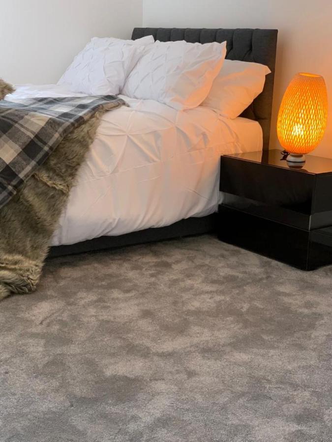 Lakeside 2 Bed Luxury Apartment No Parties No Events Early Check-In Late Check- Out Allowed West Thurrock Kültér fotó