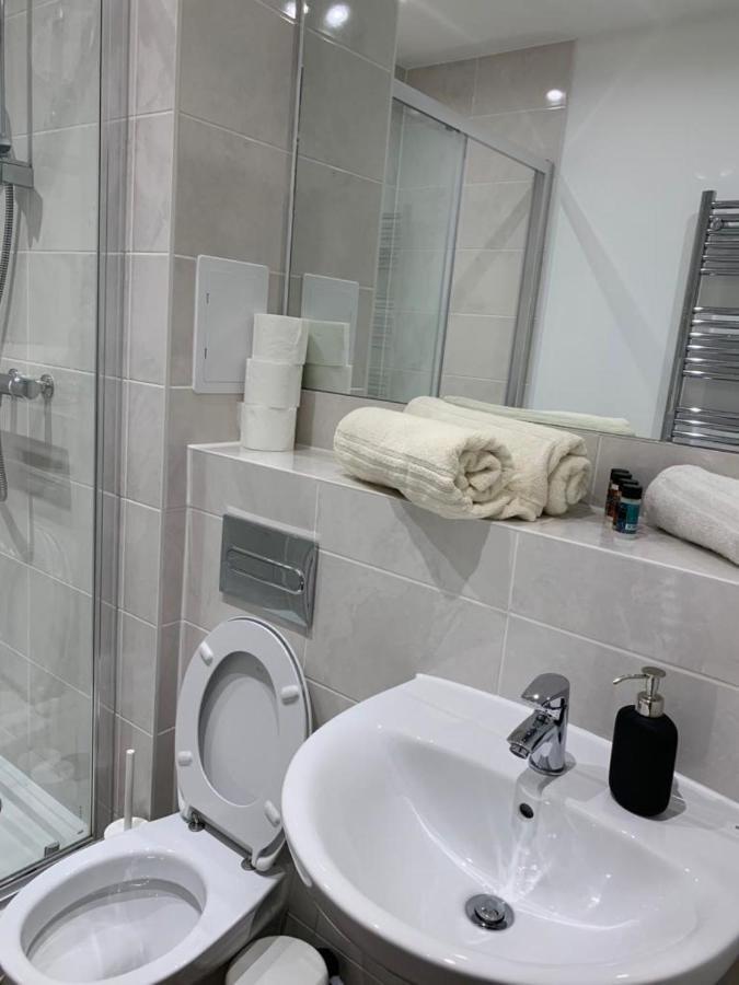 Lakeside 2 Bed Luxury Apartment No Parties No Events Early Check-In Late Check- Out Allowed West Thurrock Kültér fotó
